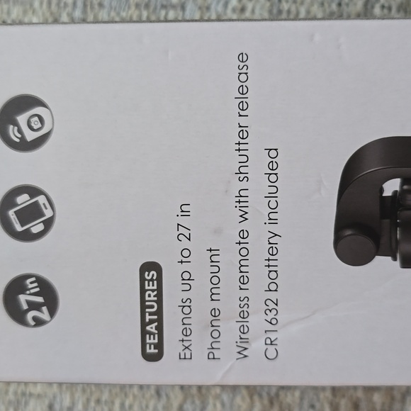 CIRCUIT CITY BRAND BLUETOOTH WIRELESS TELESCOPIC SELFIE STICK - Picture 7 of 7